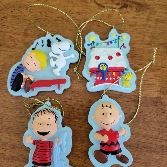 Peanuts Hallmark 2011 Christmas Ornaments Set x4 United Feature Syndicate Inc T7 - Picture 9 of 9
